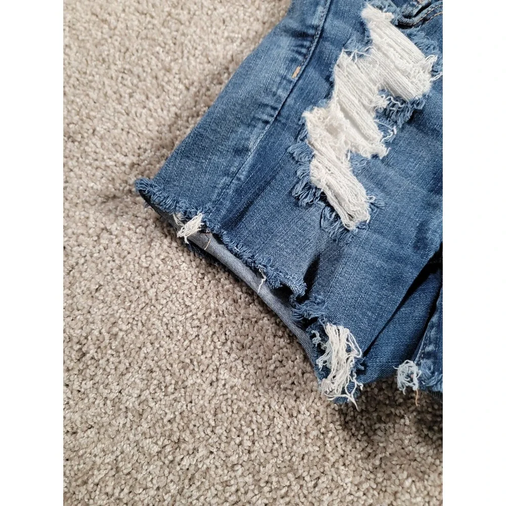 American Eagle Outfitters Next Level Stretch Hi Rise Shortie Distressed Size 2